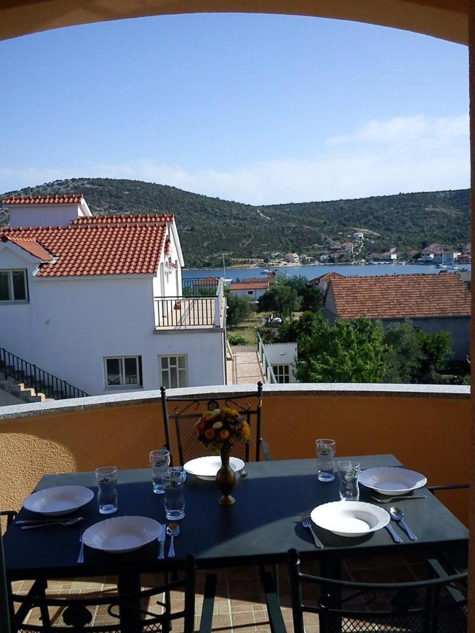 Apartments Antonija - Fitness Vinisce Exterior photo